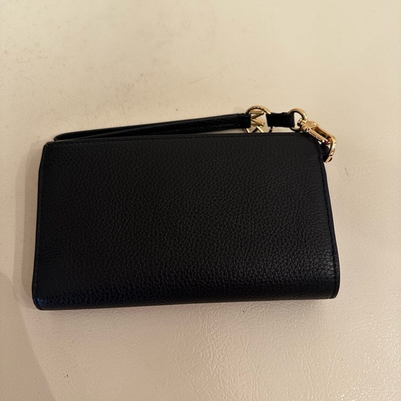 Michael Kors Jet Set Leather Large Flap Phone Wristlet-NWOT - Picture 2 of 5